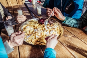 kaiserschmarren_pfanne_auf_der_urigen_huette©ski_juwel_alpbachtal_wildschoenau