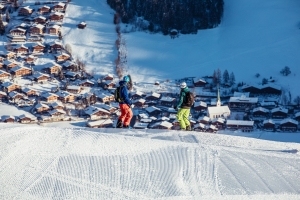 skifahrer_blick_auf_alpbach_©ski_juwel_alpbachtal_wildschoenau
