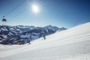 skifahrer_first_line_abfahrt_alpbach©ski-juwel_alpachtal_wildschoenau